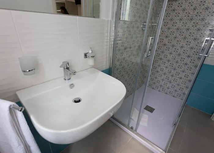 L'oasi فندق مبيت وإفطار تروبيا