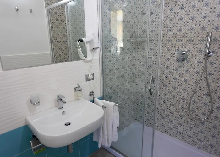 L'oasi فندق مبيت وإفطار تروبيا