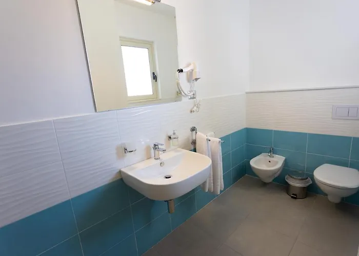 L'oasi فندق مبيت وإفطار تروبيا